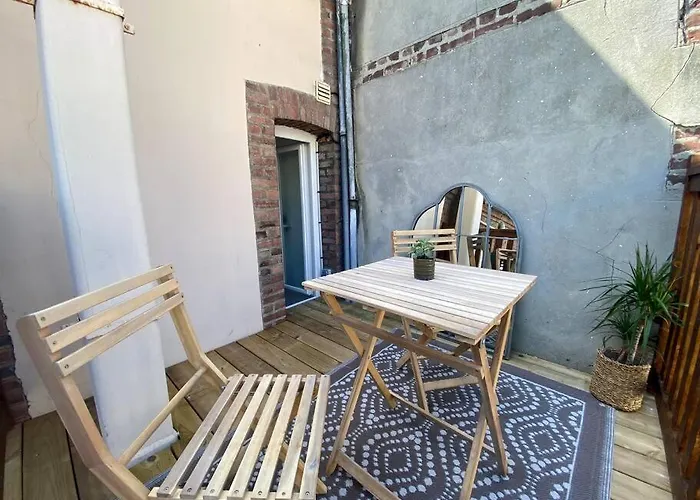 Avec Terrasse A Apartment